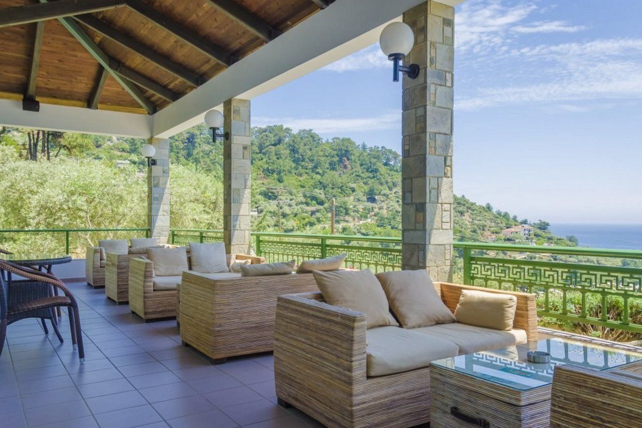 Dionysos Hotel